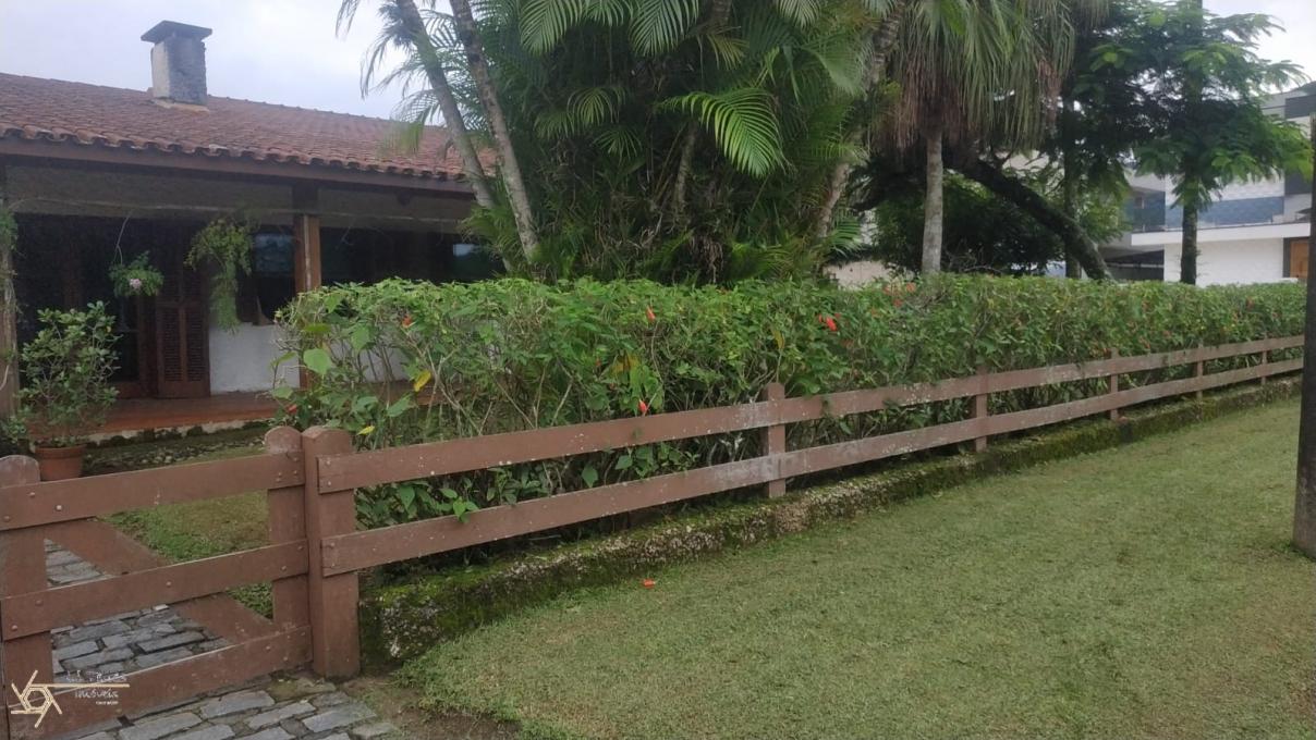 CASA-6 QUARTOS-UBATUBA - SP-LAGOINHA